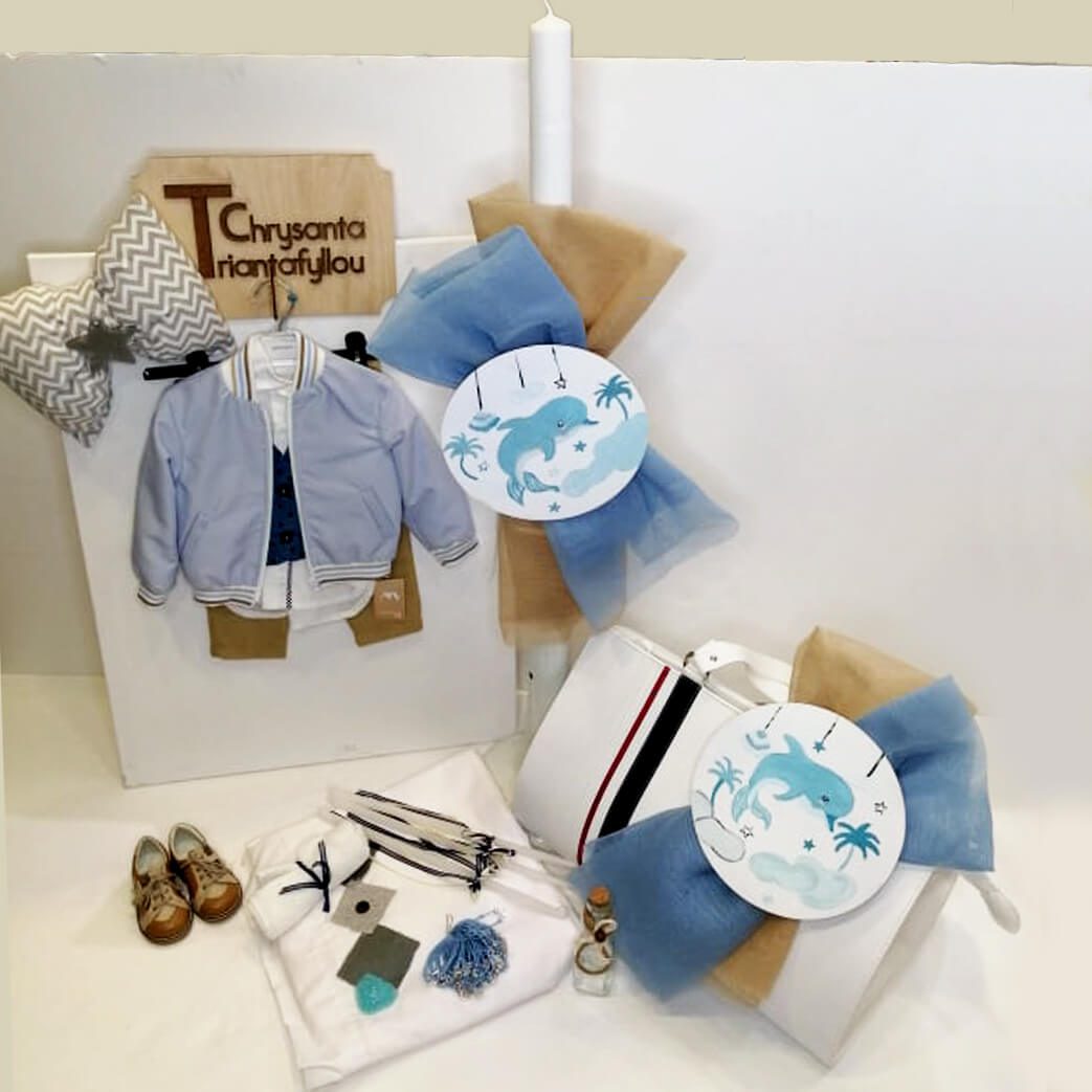 Σετ βάπτισης με βαλίτσα και θέμα το Δελφίνι, συνδυασμένο με ρούχο και παπουτσάκι