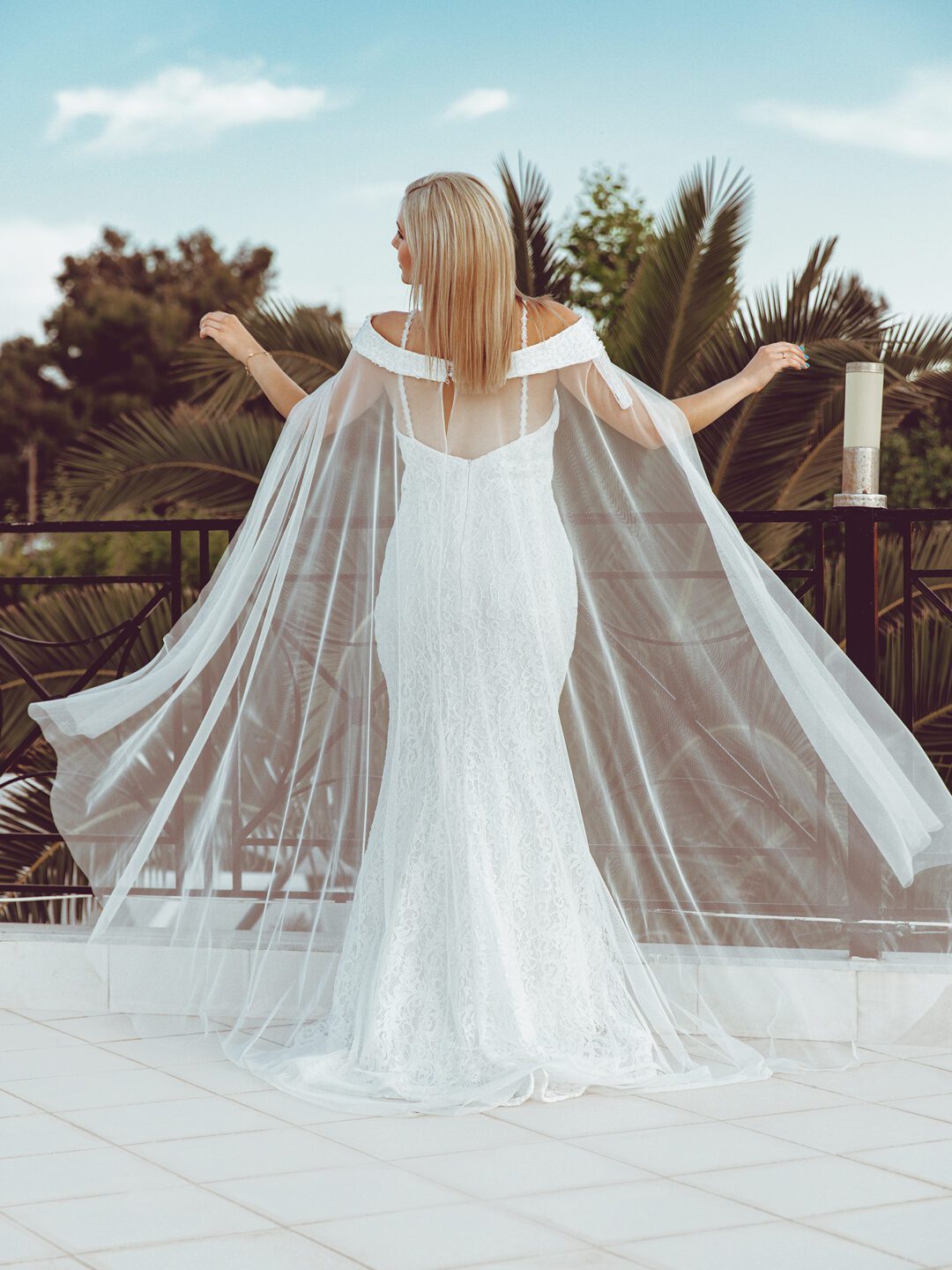 Νυφική μπέρτα κεντημένη με swarovski