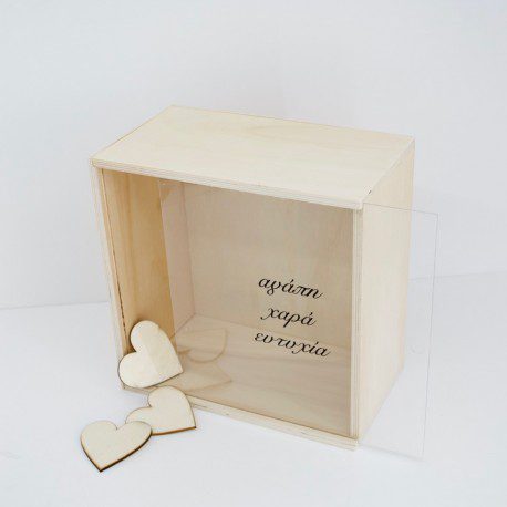 Κάδρο ευχών με 50 ξύλινες καρδούλες και plexiglass. Διαστάσεις:  Ύψος 12,5cm x Μήκος 22cm
