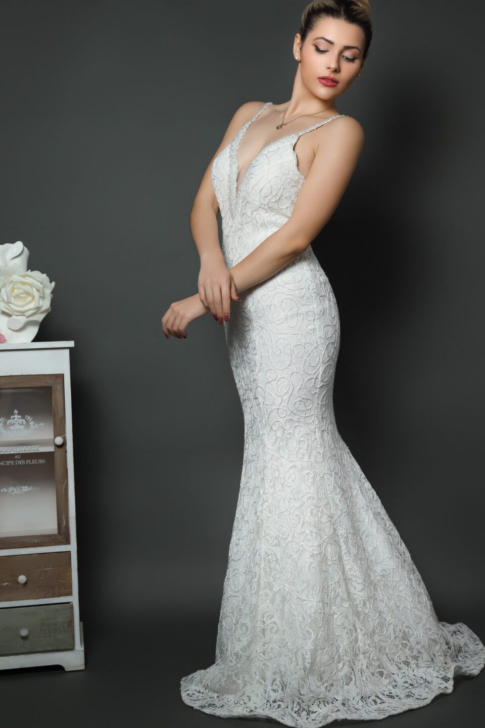 Γοργονέ νυφικό φόρεμα όλο δαντέλα με ουρά