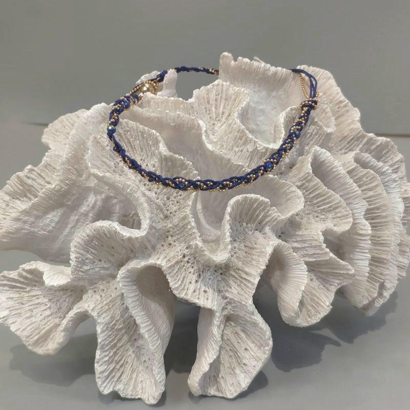 Βραχιόλι με χρυσή αλυσίδα και δερμάτινο κορδόνι