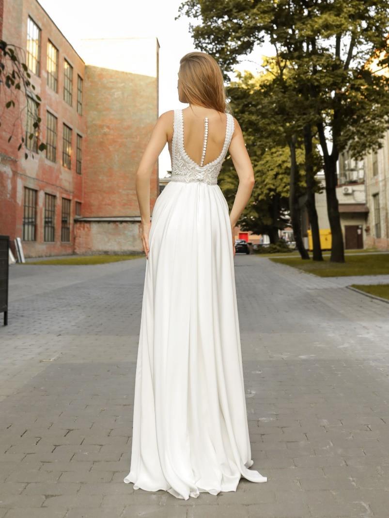 Μεταξωτό νυφικό φόρεμα με μπούστο δαντέλα